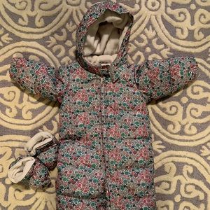Gently worn Baby Gap snowsuit with Booties 18-24
